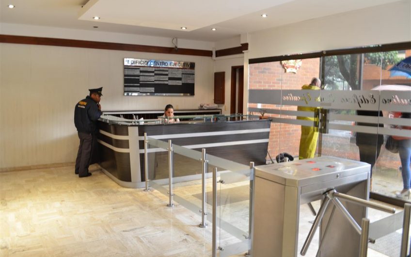 EDIFICIO CENTRO EJECUTIVO OFICINA 214