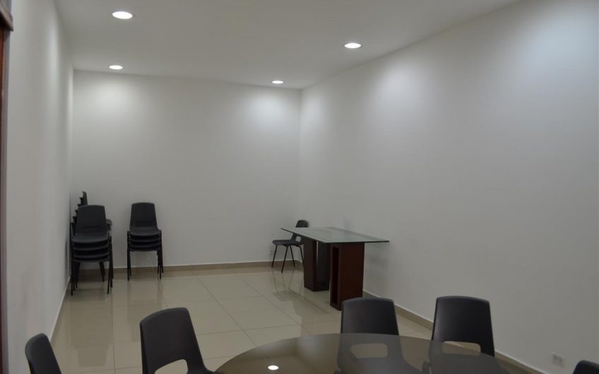 EDIFICIO CENTRO EJECUTIVO OFICINA 214