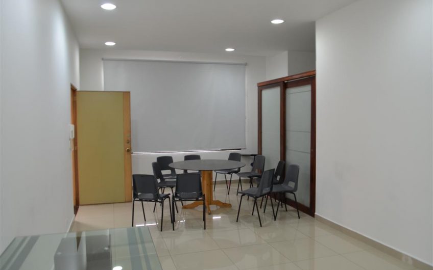 EDIFICIO CENTRO EJECUTIVO OFICINA 214