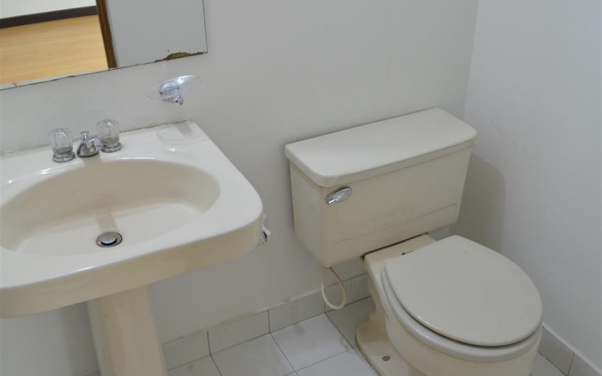 EDIFICIO CENTRO EJECUTIVO OFICINA 214