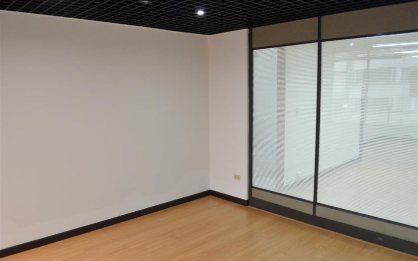 EDIFICIO CENTRO EJECUTIVO OFICINA 214